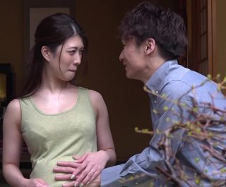 Mẹ vợ nứng khi thấy con rể đang đụ